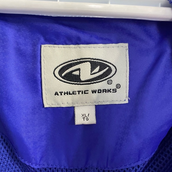 Windbreaker - Picture 2 of 3